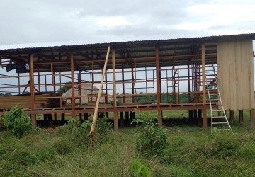 Prefeitura de Santa Rosa do Purus avança com trabalho de construção da escola rural da comunidade indígena Nova Fortaleza