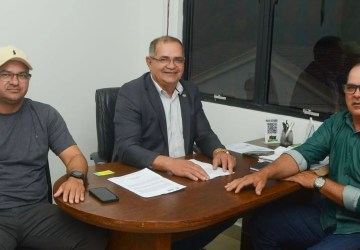 Prefeito Tamir Sá se reúne com deputado Tanízio e trata de investimentos para Santa Rosa do Purus 