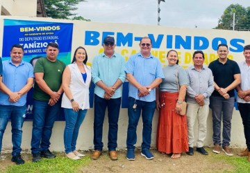 Prefeito Tamir Sá prestigia inauguração do gabinete de apoio do deputado Tanízio em Manoel Urbano 